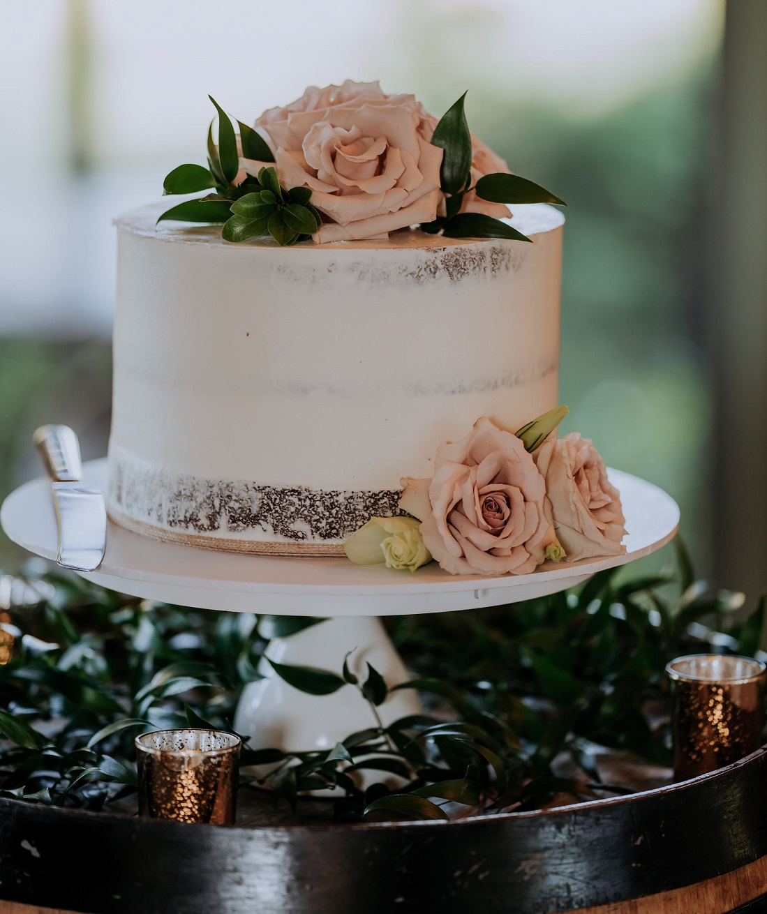 wedding cake flowers and styling